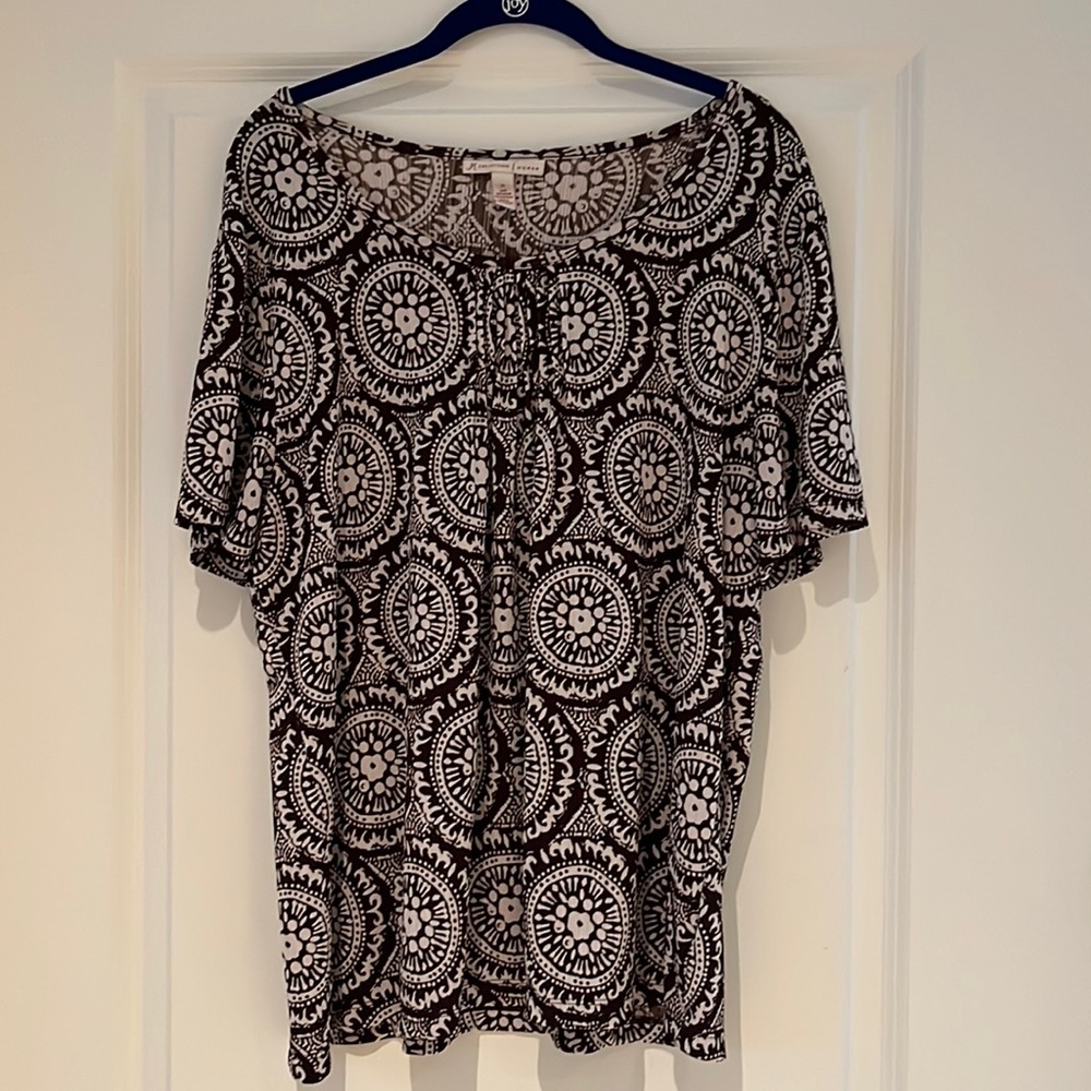 This shirt goes great with jeans!